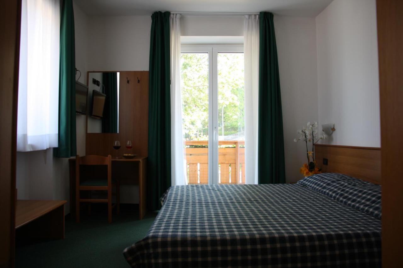 Albergo Miramonti ลาวาโรเน ภายนอก รูปภาพ